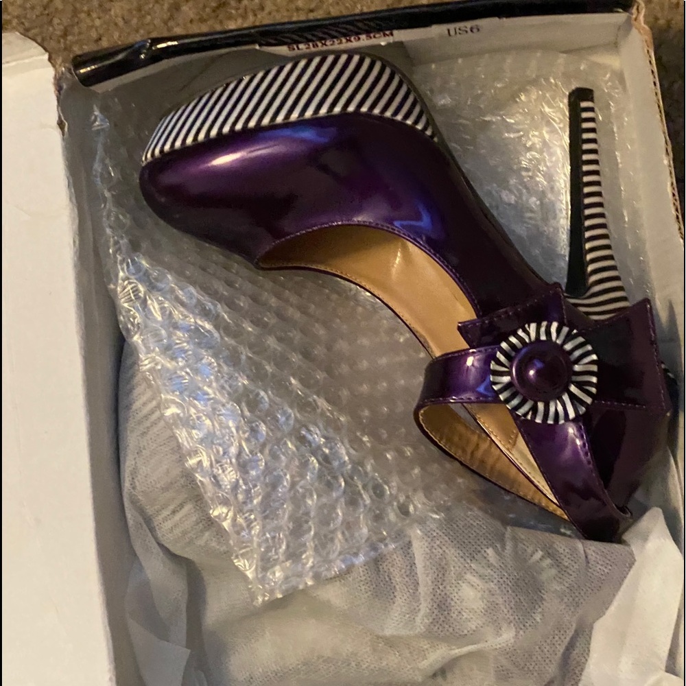 Show story purple with black and white heels NIB